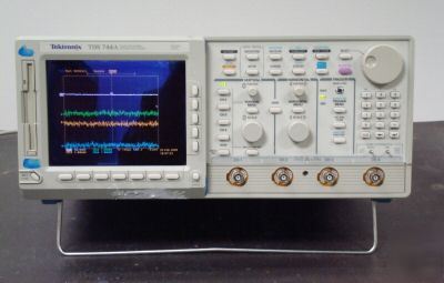 Tektronix tds 744A color 4 ch digitizing oscilloscope